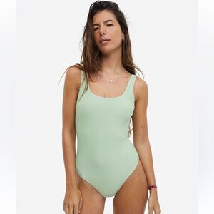 🎉5 for $45🎉 NWT H&M Padded Cup Swimsuit One Piece Women Size XXL Green
